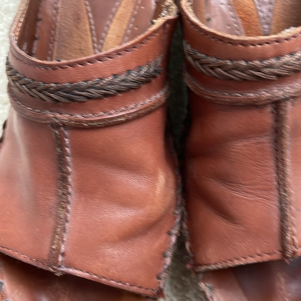 Sandals - Picture 2 of 3